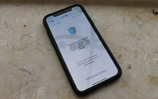 L'application HaMagen sur un iPhone, qui localise les porteurs de coronavirus et avertit les personnes potentiellement contaminées. (Crédit : Sam Sokol)