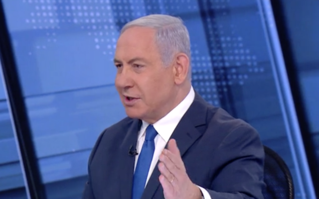 Le Premier ministre Benjamin Netanyahu est interviewé par la Douzième chaîne d'information, le 29 février 2020. (Capture d'écran de la Douzième chaîne)
