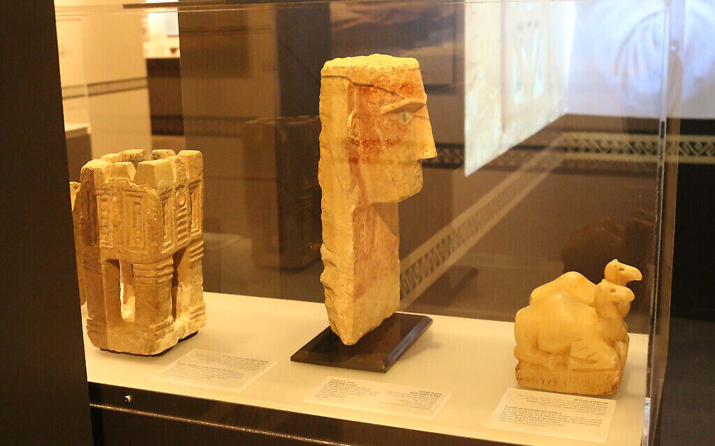 Statuettes yéménites anciennes exposées au Musée des pays de la Bible. (Shmuel Bar-Am)