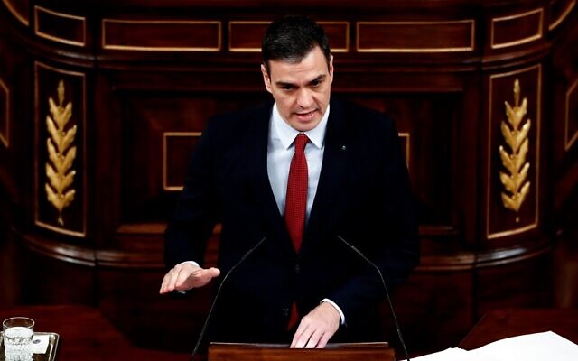 Le Premier ministre espagnol Pedro Sanchez prononce un discours lors d'une session à la Chambre basse à Madrid le 25 mars 2020 pour débattre de la prolongation du confinement jusqu'au 11 avril dans un effort pour ralentir la propagation du COVID-19. (Photo par Mariscal / POOL / AFP)