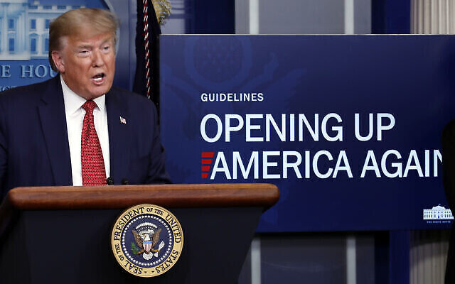 Le président Donald Trump parle du coronavirus dans la salle de presse James Brady de la Maison Blanche, le jeudi 16 avril 2020, à Washington. (AP/Alex Brandon)