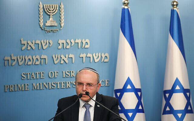 Le conseiller à la sécurité nationale Meir Ben-Shabbat donne une conférence de presse au sujet du COVID-19, à la résidence du Premier ministre à Jérusalem, le 25 mars 2020. (Crédit : Olivier Fitoussi/Flash90)