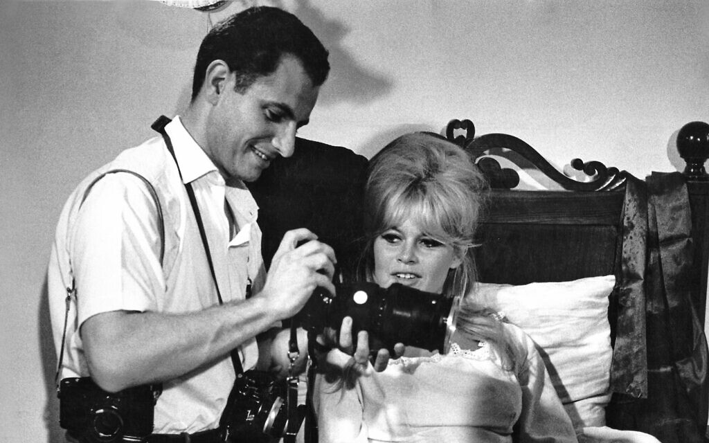 Henri Dauman avec Brigitte Bardot sur le tournage de "Vie privéeé, en 1961. (©Henri Dauman/ daumanpictures.com, tous droits réservés)