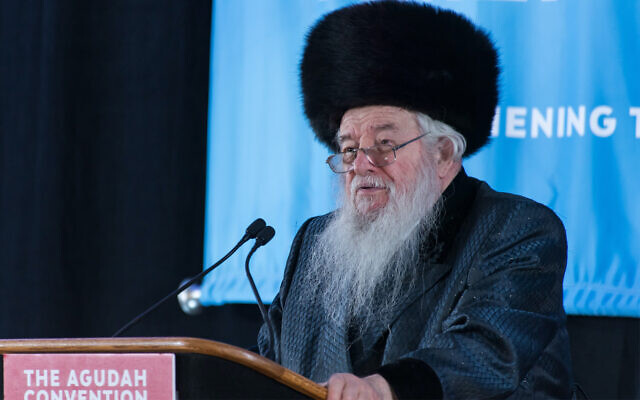 Rabbi Yaakov Perlow lors de la convention d'Agudath Israel of America en 2019 à  Stamford, dans le Connecticut (Autorisation/Agudath Israel via JTA)