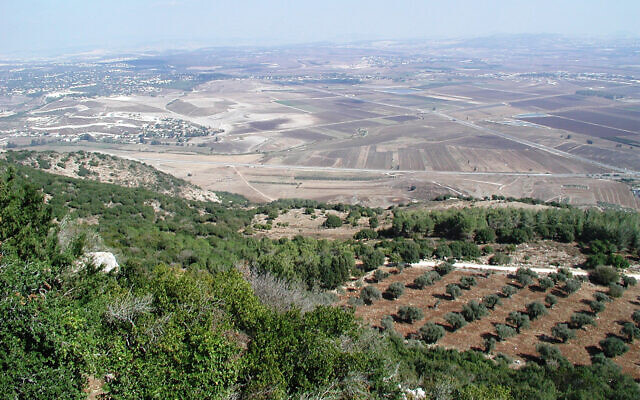 Vue sur la Galilée depuis le village druze de Moukraka dans le nord d'Israël. (Crédit : Shmuel Bar-Am)