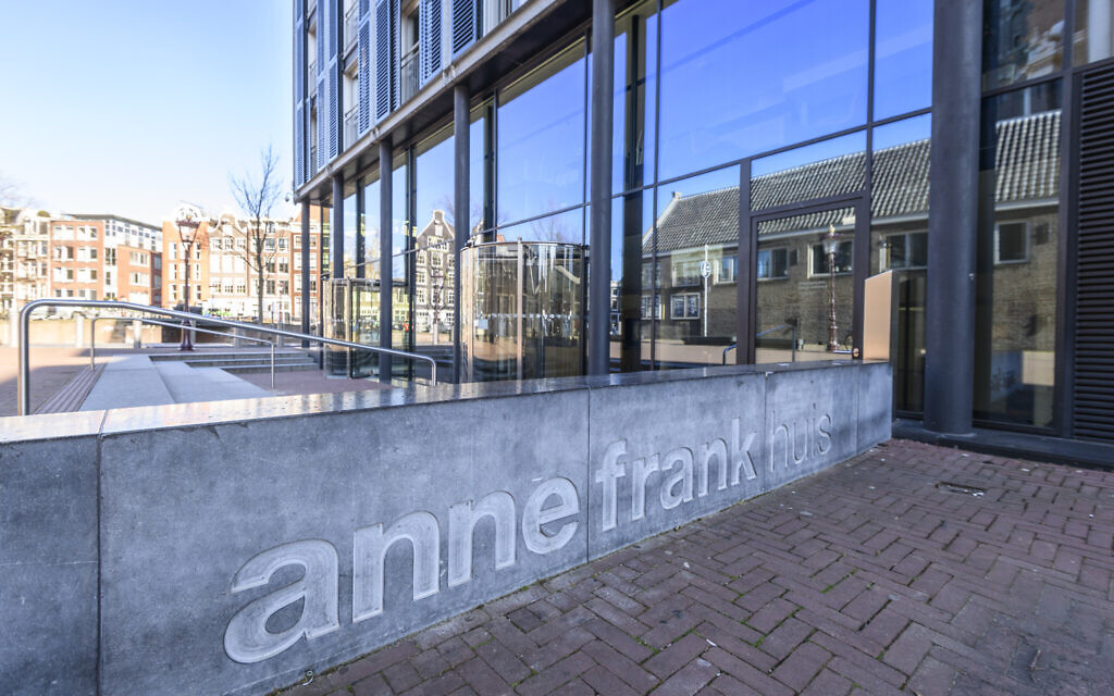 Une vue du musée fermé de la Maison d'Anne Frank à Amsterdam, le 31 mars 2020 (Crédit : Sjoerd van der Wal/Getty Images/via JTA)