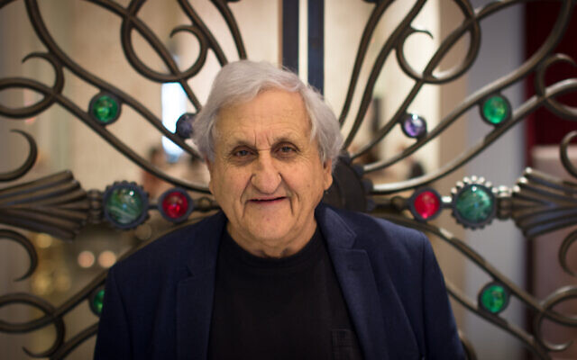Le nouveau livre de l'écrivain israélien A.B. Yehoshua, "The Tunnel", parle d'une solution à un seul État. (Autorisation/ Rafaela Fahn Schoffman) Le nouveau livre de l'écrivain israélien A.B. Yehoshua, "The Tunnel", parle d'une solution à un seul État. (Autorisation/ Rafaela Fahn Schoffman)