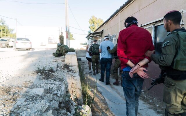Illustration. Les forces de sécurité israéliennes arrêtent des membres présumés du FPLP dans le cadre d'une vaste opération de répression du groupe terroriste en Cisjordanie, sur une photographie non datée publiée le 17 décembre 2019. (Armée israélienne)