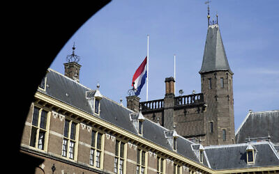 Le Binnenhof, le siège du gouvernement néerlandais, à La Haye, Pays-Bas, en 2014. (AP Photo/Phil Nijhuis)