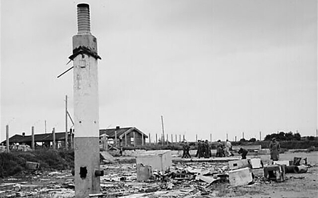 Une photo du camp de concentration de Sylt sur l'île d'Alderney après la capitulation des nazis, au mois de mai 1945 (Autorisation : Trustees of the Royal Air Force Museum/ via Antiquity Publications)