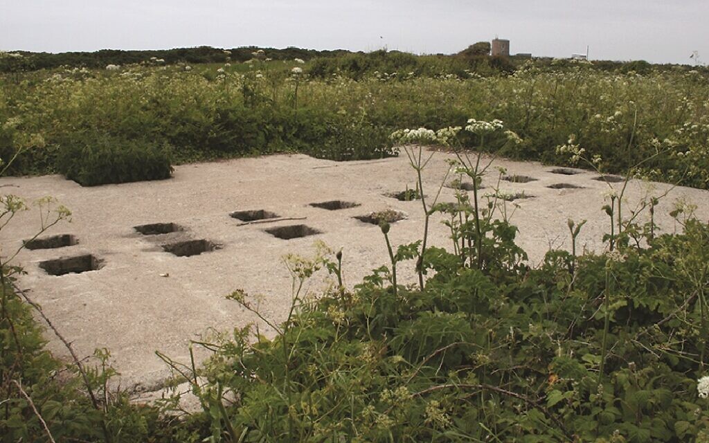 Le bloc des toilettes des prisonniers au camp de concentration de Sylt, sur 'île d'Alderney (Crédit :  (Crédit : Centre d'archéologie de l'université du Staffordshire; FlyThru/ Autorisation : Antiquity Publications)