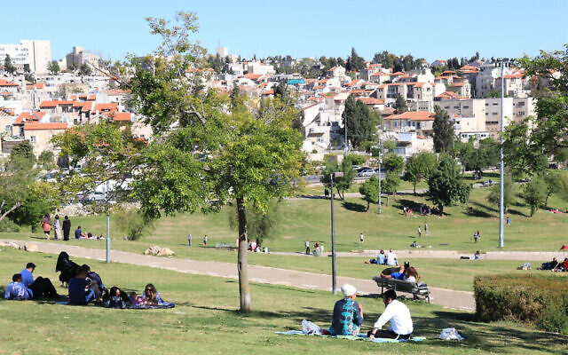 Le parc Sacher et Nahlaot, à Jérusalem. (Crédit : Shmuel Bar-Am)