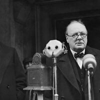 Winston Churchill en janvier 1939. (Crédit : AP Photo/ Staff/ Putnam)
