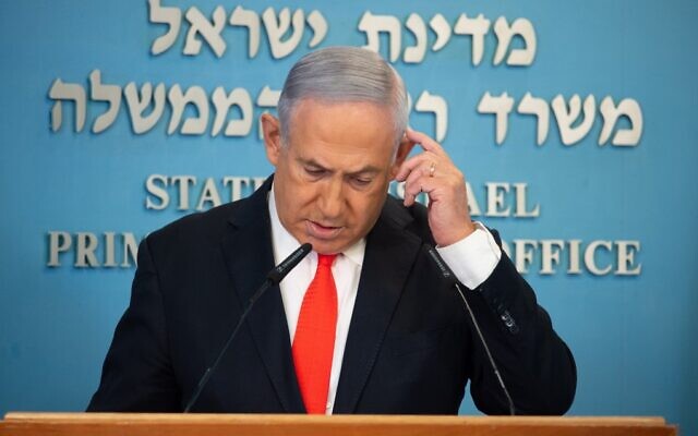 Le Premier ministre Benjamin Netanyahu lors d'un point-presse consacré au coronavirus en Israël à son bureau de Jérusalem, le 13 septembre 2020. (Crédit : Yoav Dudkevitch / POOL / AFP)