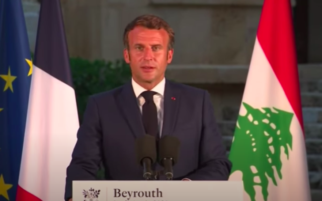 Emmanuel Macron, le 6 août 2020 à Beyrouth. (Crédit : capture d'écran YouTube)