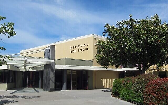 Le lycée Redwood à Larkspur, en Californie. (Wikimedia Commons via JTA)