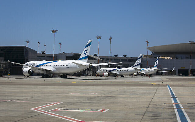 Des avions d'El Al stationnés, à l'aéroport international Ben Gourion, le 8 août 2020. (Crédit : Olivier Fitoussi/FLASH90)