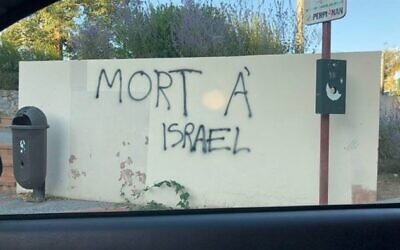 Le tag « Mort à Israël » devant le collège Albert-Camus de Perpignan, le 4 septembre 2020. (Crédit : Twitter)
