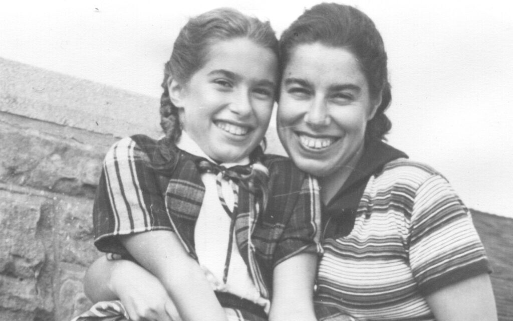 Franci Rabinek Epstein et sa fille Helen Epstein, New York, vers 1950. (Avec l'aimable autorisation de Helen Epstein)