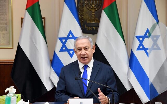 Le Premier ministre Netanyahu s'exprime devant le cabinet avant le vote sur le traité de paix avec les EAU, le 12 octobre 2020. (Crédit : GPO)