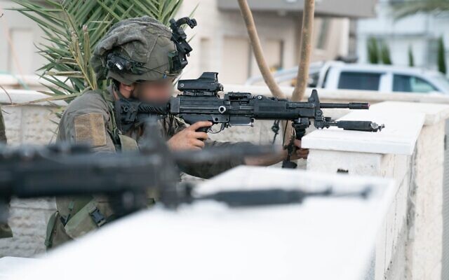 Des soldats de l'armée israélienne prennent part à un vaste exercice, "Flèche meurtrière", qui simule la guerre dans le nord, au mois d'octobre 2020. (Crédit : Armée israélienne)
