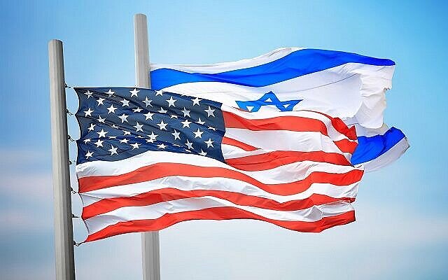 Illustration : Des drapeaux américain et israélien. (Crédit : 3dmitry/iStock by Getty Images)
