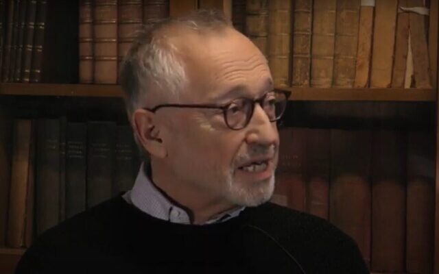 Le professeur Paul Milgrom, interviewé à l'Université de Cambridge, en novembre 2019. (Capture d'écran / YouTube)