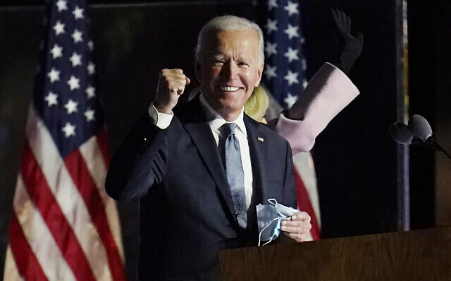 L'ancien vice-président américain Joe Biden, candidat démocrate à la présidentielle, s'adresse à ses partisans, le 4 novembre 2020, à Wilmington, dans le Delaware. (Crédit : AP / Paul Sancya)