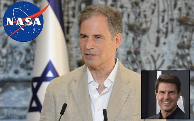 Eytan Stibbe, qui deviendra le second astronaute israélien à aller dans l'espaec, à la résidence présidentielle le 16 novembre 2020. En insert : Tom Cruise. (Crédits : GPO/AP)