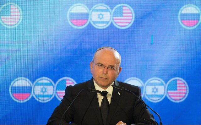 Meïr Ben-Shabbat, alors chef du Conseil de sécurité nationale, s'exprimant lors d'une réunion trilatérale des conseillers à la sécurité nationale israéliens, américains et russes, à Jérusalem, le 25 juin 2019. (Crédit : Noam Revkin Fenton/Flash90)
