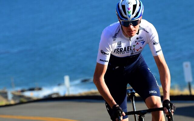 Le cycliste britannique Chris Froome à l'entrainement en Californie sous le maillot Israel Start-Up Nation. (Crédit : Velo Images)