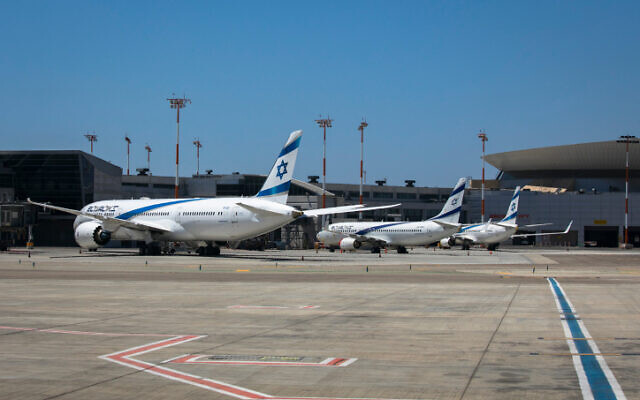 Des avions d'El Al stationnés à l'aéroport international Ben Gurion, le 8 août 2020. (Olivier Fitoussi/FLASH90)