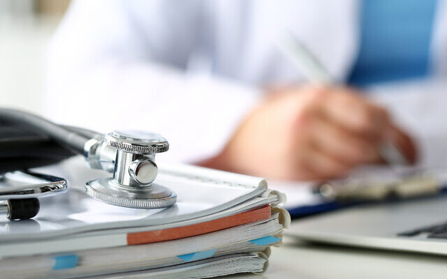 Image illustrative d'un interne d'hôpital, d'un médecin ou d'un professionnel de la santé. (megaflopp; iStock by Getty Images)