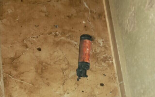 Une grenade assourdissante lancée par des colons israéliens dans une maison palestinienne à Sarta en Cisjordanie, en janvier 2021. (Crédit : Police israélienne)