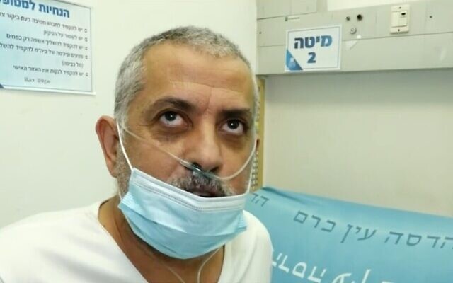 Yair Tayeb, un malade ayant guéri de la COVID-19 à l'hôpital  Hadassah Ein Kerem de Jérusalem, le 9 février 2021. (Capture d'écran : Treizième chaîne)