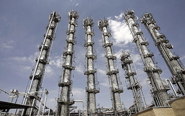 Vue de l'usine de production d'eau lourde de la ville d'Arak, au centre de l'Iran, le 26 août 2006. (AP / ISNA, Arash Khamoushi)