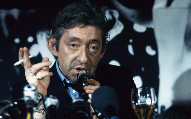 Serge Gainsbourg lors d'une conférence de presse, le 29 avril 1986 à l'hôtel George V à Paris. (AP Photo/Pierre Gleizes)