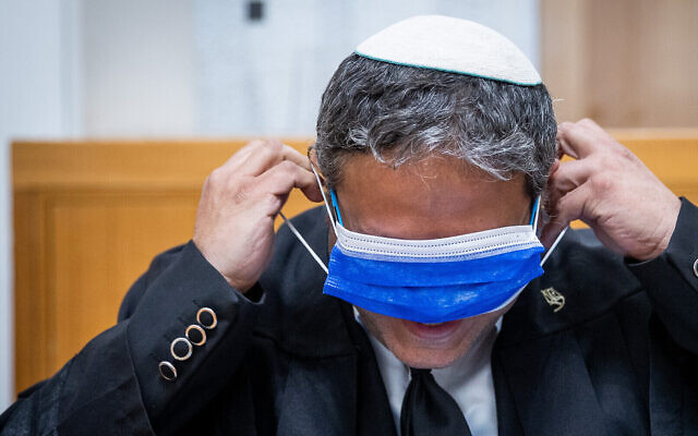 Le dirigeant d'Otzma Yehudit, Itamar Ben Gvir, arrive pour une audience à la Cour suprême à Jérusalem, le 24 février 2021. (Yonatan Sindel/Flash90)