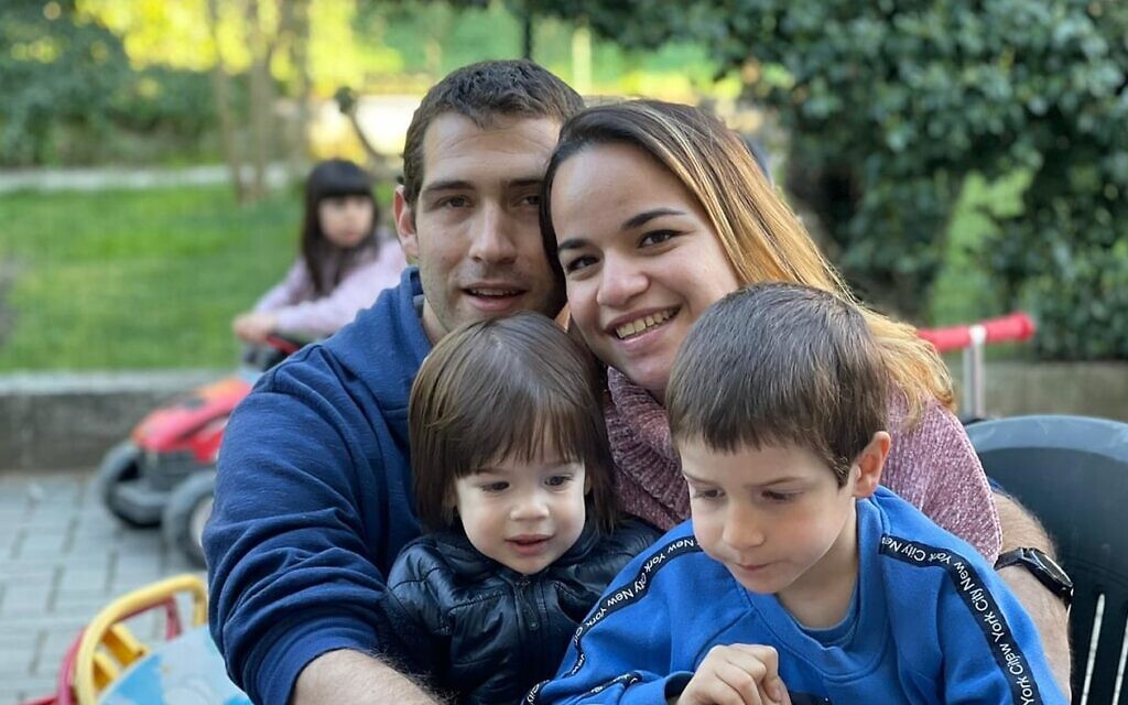 La famille basée en Israël se bat pour adopter Eitan Biran - Vimarsana News