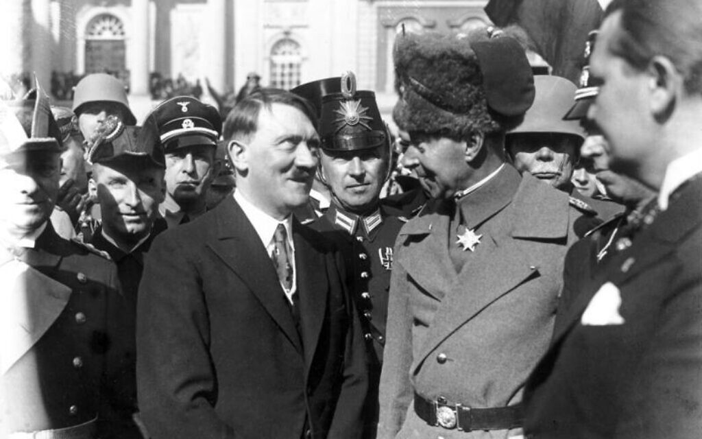 Adolf Hitler et le prince Wilhelm von Preussen lors de la Journée de Postdam, au mois de mars 1933. (Crédit :  Bundesarchiv bild/ via Wikimedia Commons)