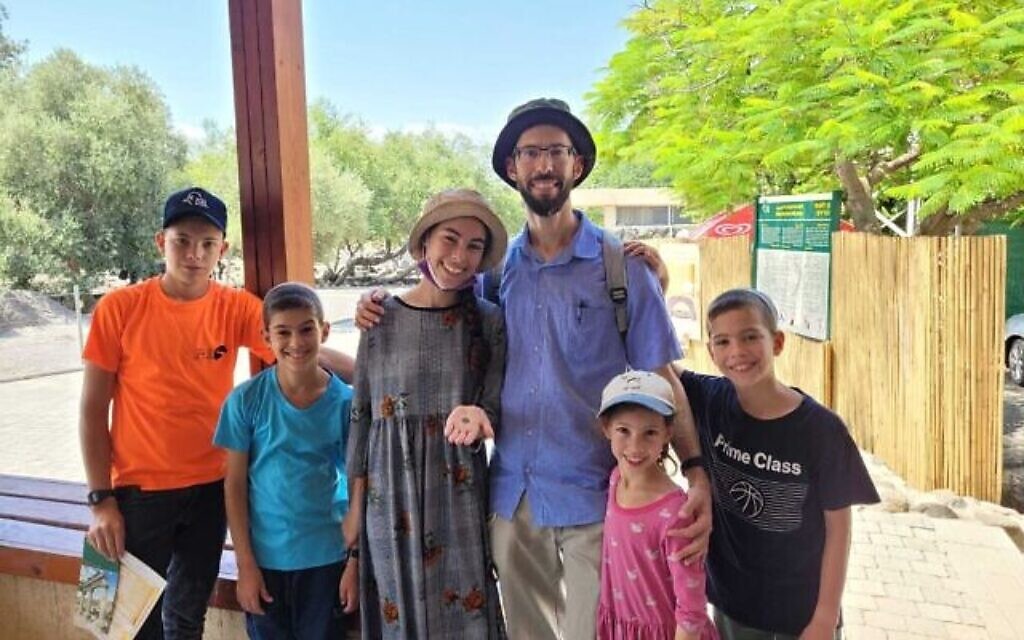 Une fille trouve une pièce vieille de 1 500 ans dans un village datant du Talmud - Vimarsana News