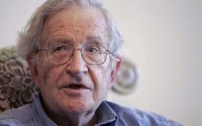 L'universitaire américain Noam Chomsky (Crédit photo : AP/Nader Daoud)