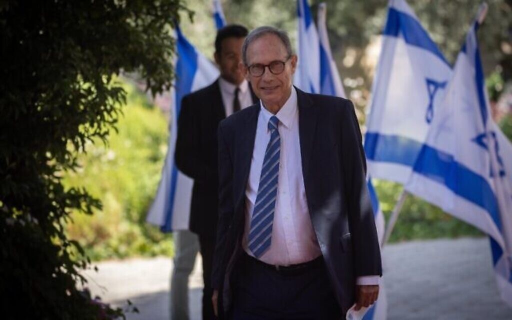 Le ministre de la Diaspora Nachman Shai arrive à la résidence présidentielle de Jérusalem, le 14 juin 2021. (Crédit : Yonatan Sindel/Flash90)