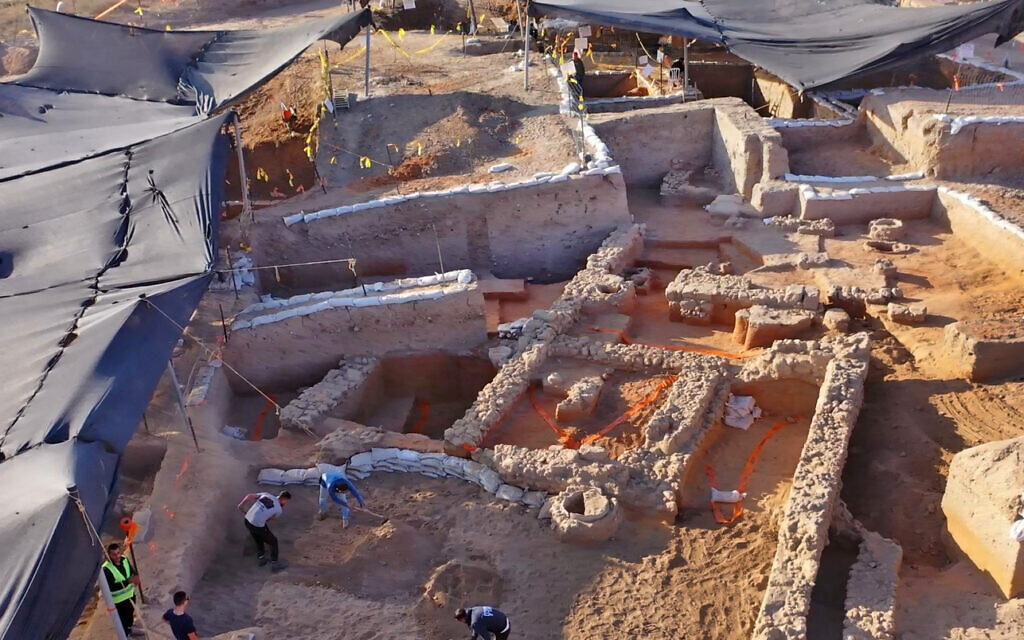La première structure découverte à Yavné de l'ère des Sanhédrins. (Crédit : Emil Aladjem/Israel Antiquities Authority)