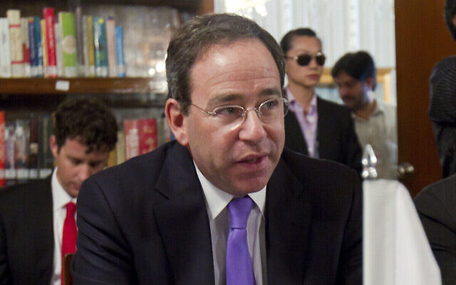 Thomas Nides lors d'une réunion à Islamabad, au Pakistan, le 4 avril 2012. (Crédit : AP/Anjum Naveed)
