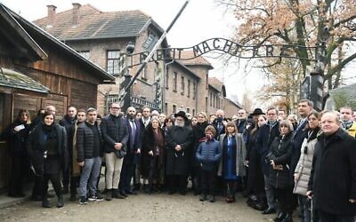 La délégation de l'Association juive européenne à Auschwitz le 9 novembre 2021. (Crédit : Yossi Zeliger/EJA)
