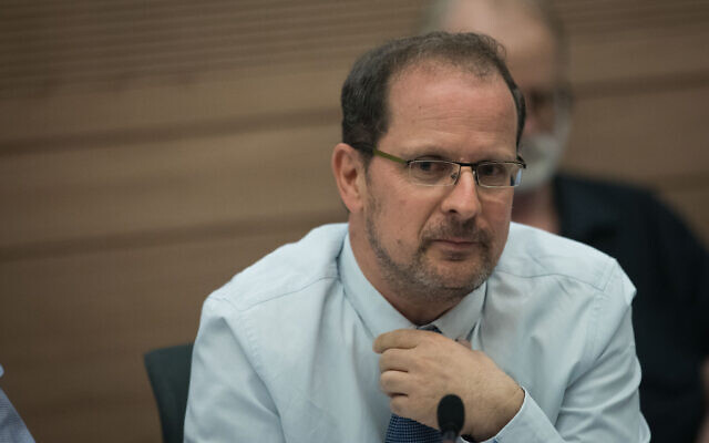 Raz Nizri, procureur général adjoint, lors d'une réunion du comité de la Chambre à la Knesset à Jérusalem, le 21 mai 2019. (Crédit : Yonatan Sindel/Flash90)