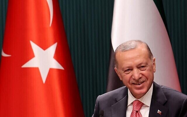 Le président turc Recep Tayyip Erdogan à Ankara, le 24 novembre 2021. (Crédit : Adem ALTAN/AFP)