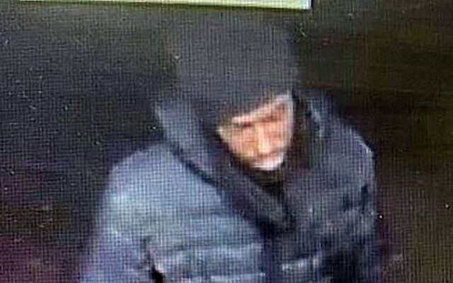 Le suspect d'une attaque antisémite à Londres sur des images tournées par les caméras de surveillance. (Autorisation)