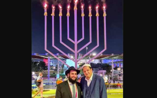 L’imam français Hassen Chalghoumi et le rabbin Habad Levi Duchman, d’origine américaine, à Dubai, pour un allumage de Hanoukka, le 5 décembre 2021. (Crédit : Imam Hassen Chalghoumi / Facebook)